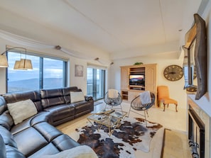 Interior - Uhost AI 2BR Condo w Balcony Great Views (Banner Elk)
