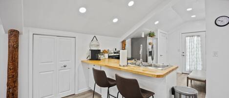 Micro-ondes, four, plaque de cuisson