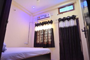 Double Room | Free WiFi - New Kashi Paying Guest House By GRB (Varanasi)