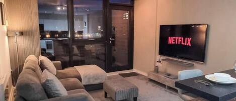 テレビ、書斎 / ワークスペース