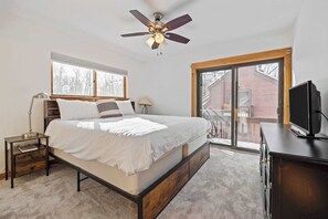 3 bedrooms, desk, WiFi, bed sheets - Serene 3-BR Lakeside Retreat 8-min to Okemo (Ludlow)