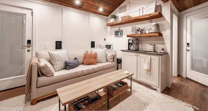 Cypress Lounge - 1BR/1BA - Guest House