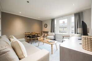 Living area - Stylish Flat, short walk to town (Oxford)