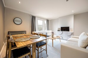 Dining - Stylish Flat, short walk to town (Oxford)