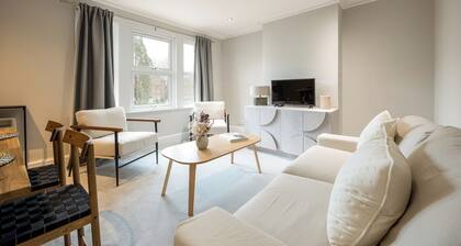 Stylish Flat, short walk to town