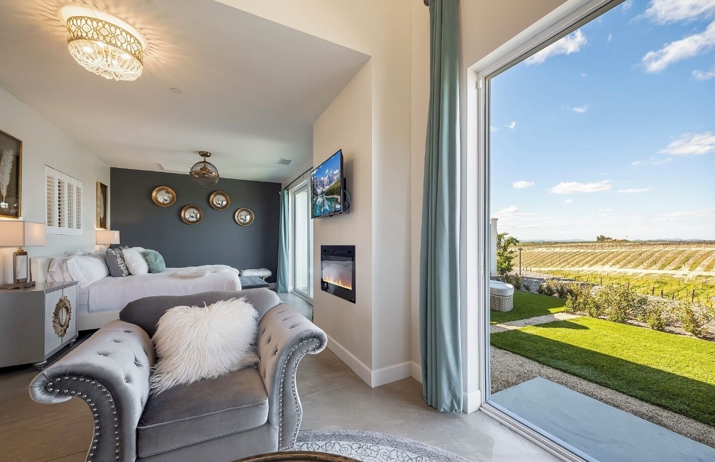 1 bedroom, individually decorated, individually furnished