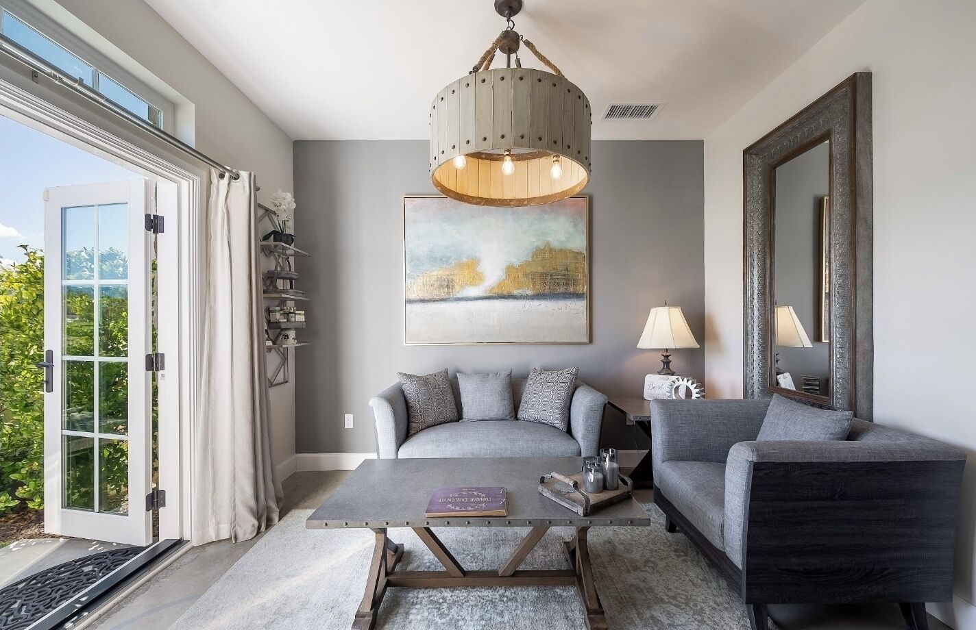 Lyxsvit - utsikt mot vingård | 1 sovrum, individuell inredning, unika möbler och strykjärn/strykbräda