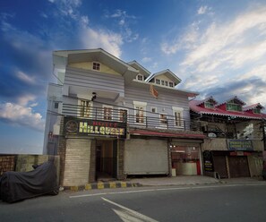 Front of property - Hotel Hill Queen (Darjeeling)