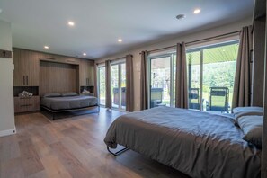 3 bedrooms, travel cot, WiFi, bed sheets