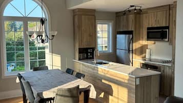 Frigorífic, microones, forn i placa de cuina