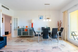 Dining - Jardin Botanico Apartment (Mijas)