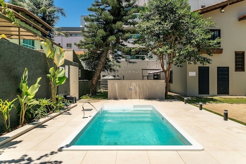 Casa alto padrão com piscina 15 pessoas