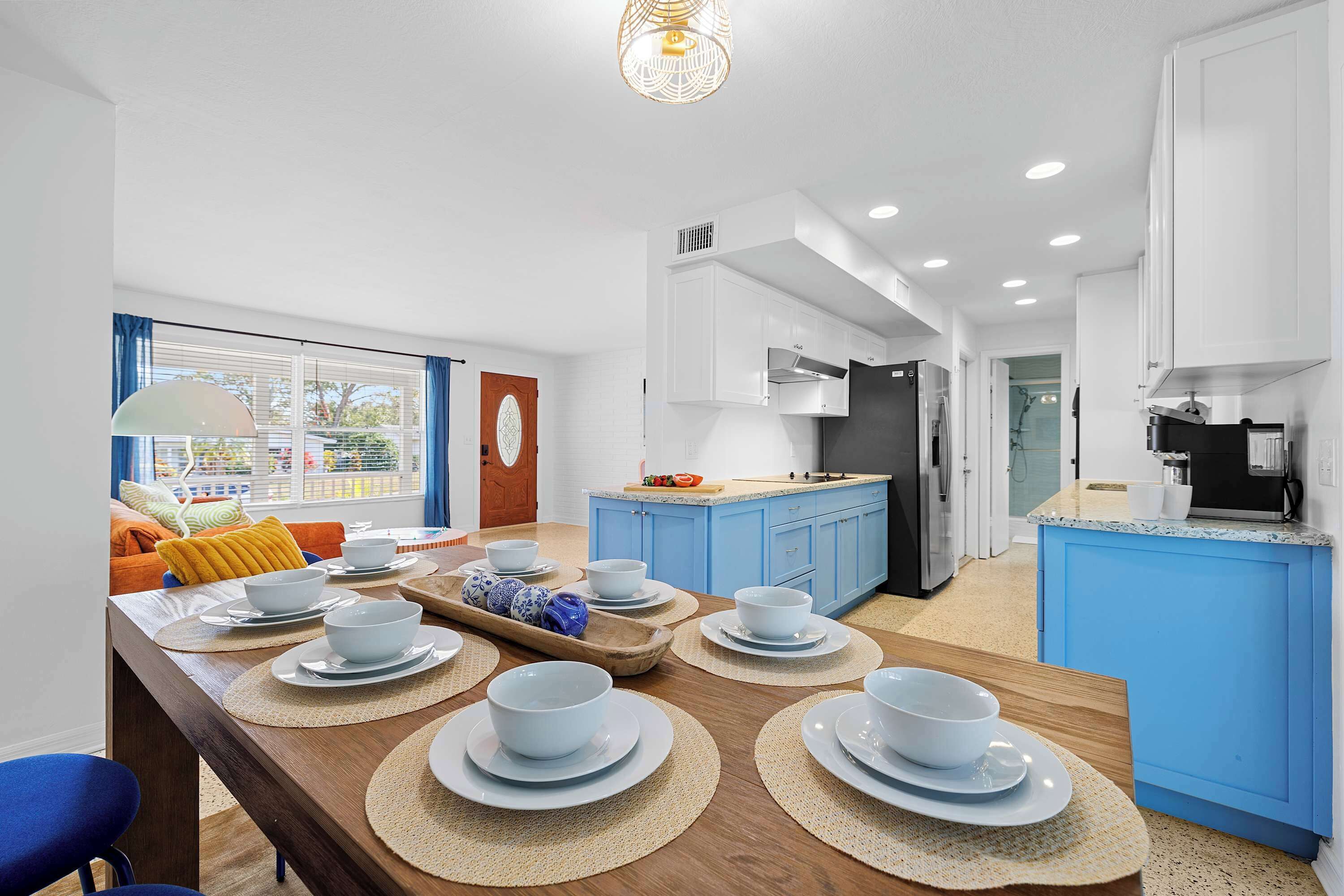 Køleskab, mikrobølgeovn, ovn, kogeplade