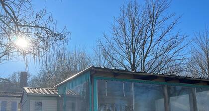 Fully equipped 2-bedroom mobilehome with large covered terrace
