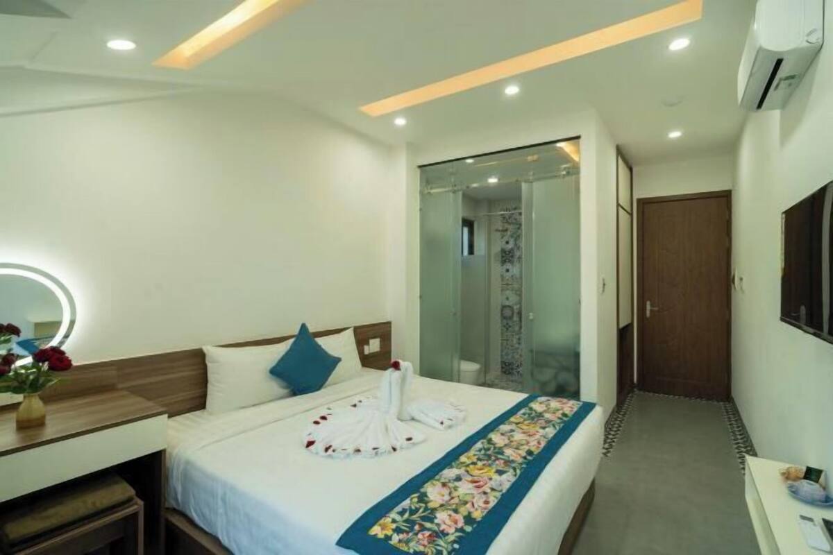 Premium bedding, down duvets, pillow-top beds, free minibar