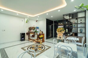 Dagelijks lokaal ontbijt inbegrepen