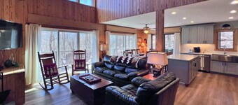 4bed/2.5 bath home with wrap around deck/firepit/hottub