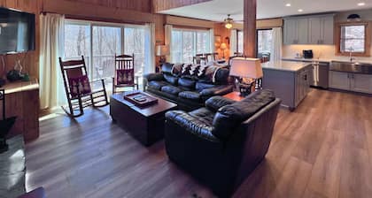 4bed/2.5 bath home with wrap around deck/firepit/hottub