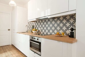 Fridge, microwave, oven, stovetop