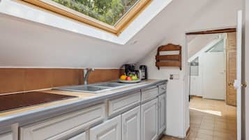 Fridge, microwave, stovetop, coffee/tea maker