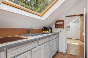 Fridge, microwave, stovetop, coffee/tea maker - Lovely 1BR in The Heart of Latin Quarter (Paris)