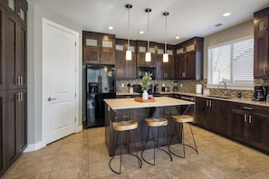 Fridge, microwave, oven, stovetop - Downtown Moab | Entrada | Pool Hot Tub | Near Arches (Moab)