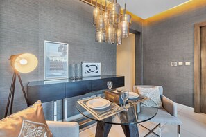 Premium Apartment, 1 Bedroom | Dining room