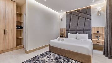 Caja de seguridad en la habitación y cortinas blackout