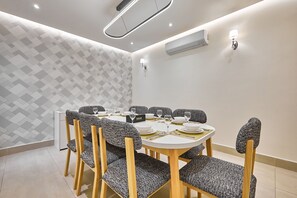 Premium Apartment, 3 Bedrooms | Dining room