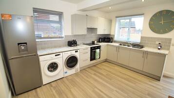 House | Private kitchen | Fridge, microwave, oven, stovetop