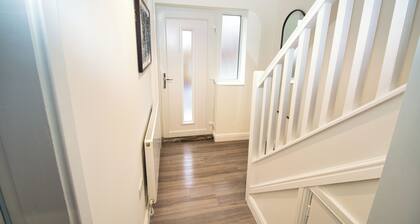 3 Bed, Sleeps 5, Pet Friendly, Free Parking