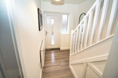 3 Bed, Sleeps 5, Pet Friendly, Free Parking