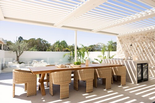 Luxury Beach House with Pool – Solace SWR