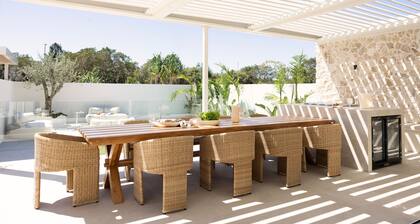 Luxury Beach House with Pool – Solace SWR