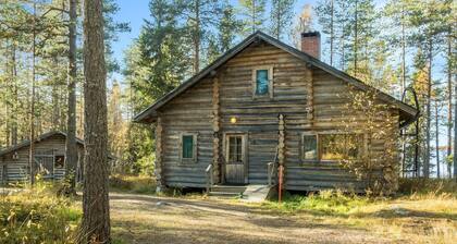 Peurakangasranta 4 * luxury logcabin in Ranua, lakeside in the forest with AC