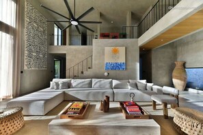 TV, offices - Luxury 7-Bedroom Villa in Tulum (Tulum)