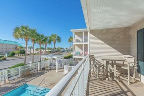 Outdoor dining - Oar-asis • Heated Pool • Beach View (Destin)