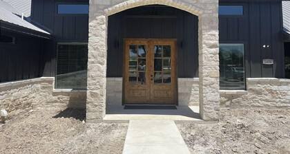 Salty Dog @ Frio River Vacation Rentals