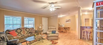 Homosassa House w/ Fire Pit < 2 Miles to River!