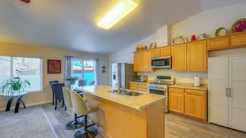 House (3 Bedrooms) | Interior