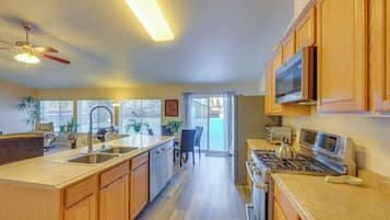House (3 Bedrooms) | Interior