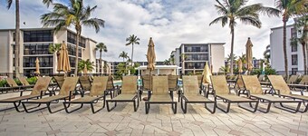Sanibel Island Studio: Pool Access, Walk to Beach