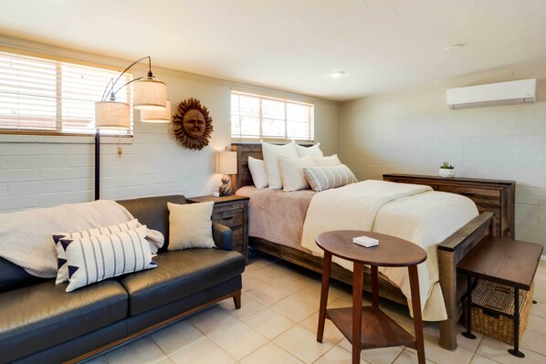 Bed sheets - Adorable Tucson Studio w/ Gas Grill & Wifi! (Tucson)