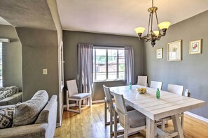 House (3 Bedrooms) | Interior - Tranquil Tucson Home w/ Yard - Walk to U of A (Tucson)