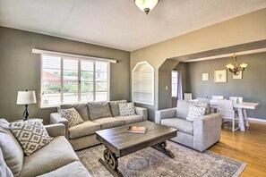 House (3 Bedrooms) | Interior - Tranquil Tucson Home w/ Yard - Walk to U of A (Tucson)