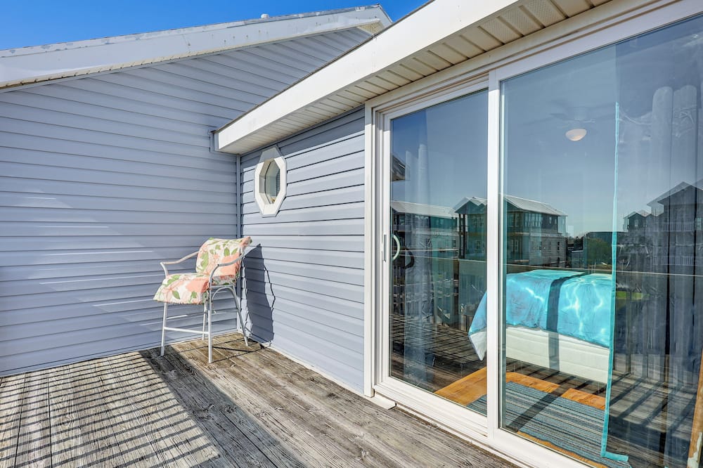 Walk to Beach: Duplex in North Topsail Beach! - Marine Corps Base Camp Lejeune, NC