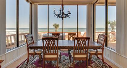 Oceanfront Escape on Wilbur Beach!
