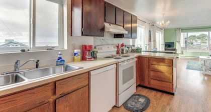 Quaint Rockaway Beach Gem: Walk to Shore!