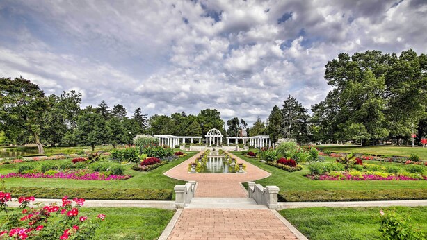 A formal garden with a central fountain, symmetrical pathways, and manicured lawns. - Lakeside Garden Home - 1 Mile to Main Street! (Fort Wayne)