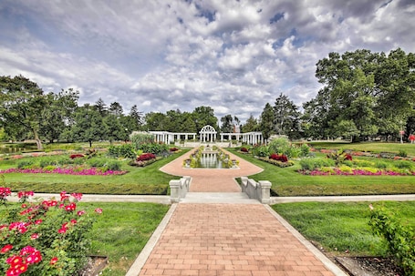 Interior. Lakeside Garden Home - 1 Mile to Main Street!